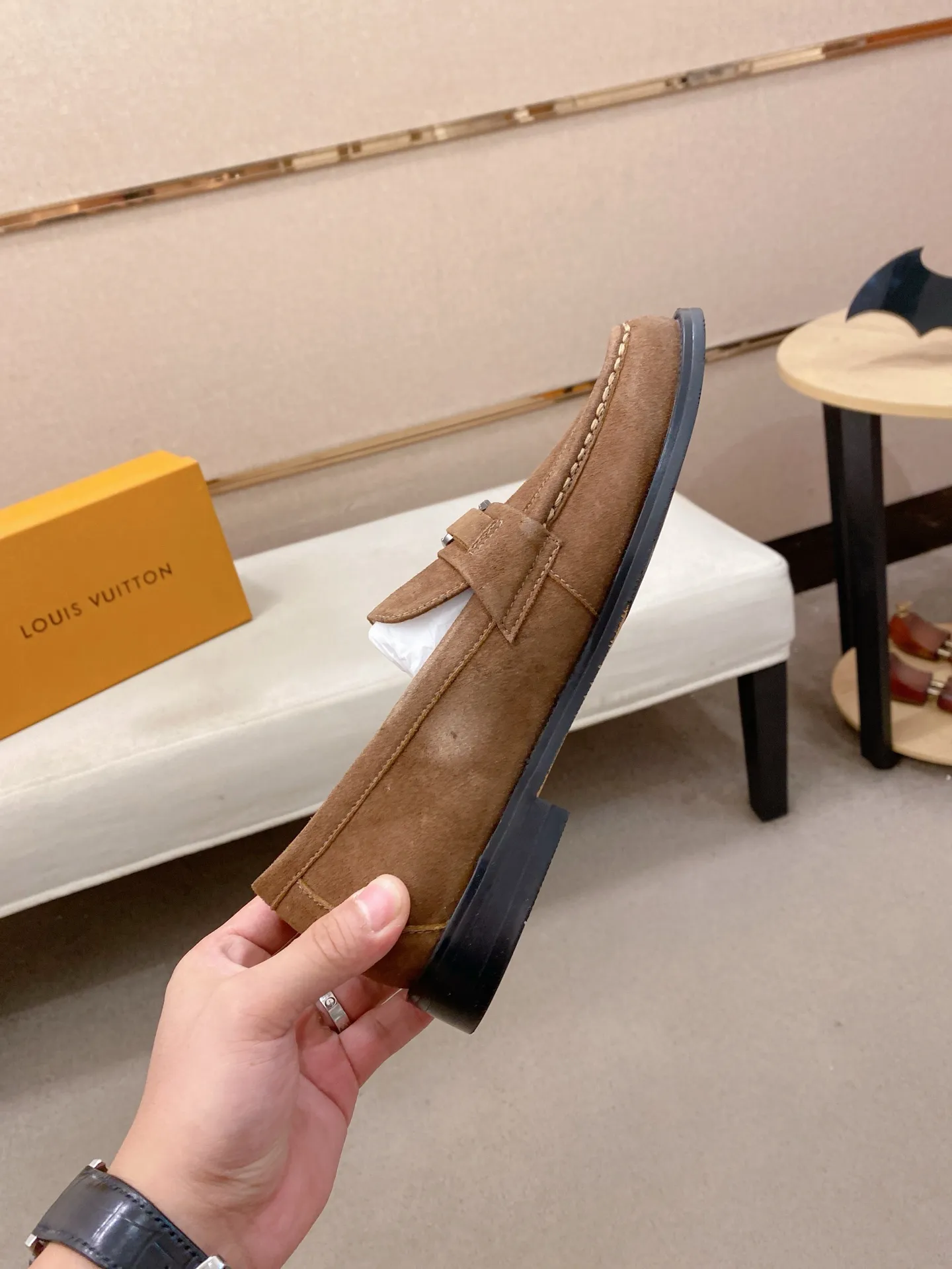 Men's shoes 💰 500💰⚡️New models available⚡️Louis Vuitton (Louis Vuitton/LV) casual, business formal wear! Made with pure Italian craftsmanship, the upper is made of first-layer cowhide, which is full of texture! The lining is cowhide and the original rubber leather shoe outsole. The style is atmospheric and comfortable! Positive code 38-44